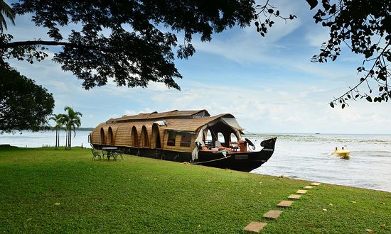 Kerala Backwaters & Houseboat Retreat