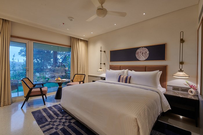 LUXURY ROOM